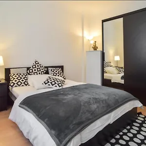 Privatunterkunft Cozy In Near Center With Shared Bathroom And Kitchen, Stuttgart